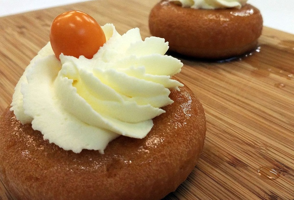Babà al ron